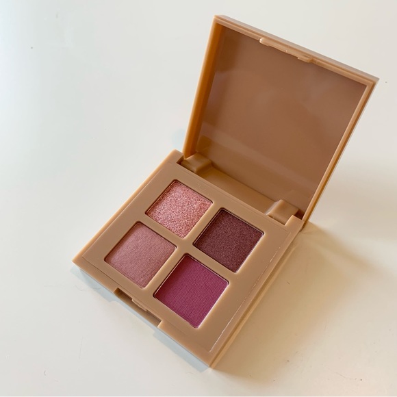✨5 FOR $25✨ NEW Complex Culture Eyeshadow Palette in Rosy Outlook - Picture 1 of 10